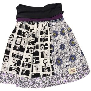 KPea Women’s Camera & Flowers Skirt Size Large Rare Handmade USA Purple Black